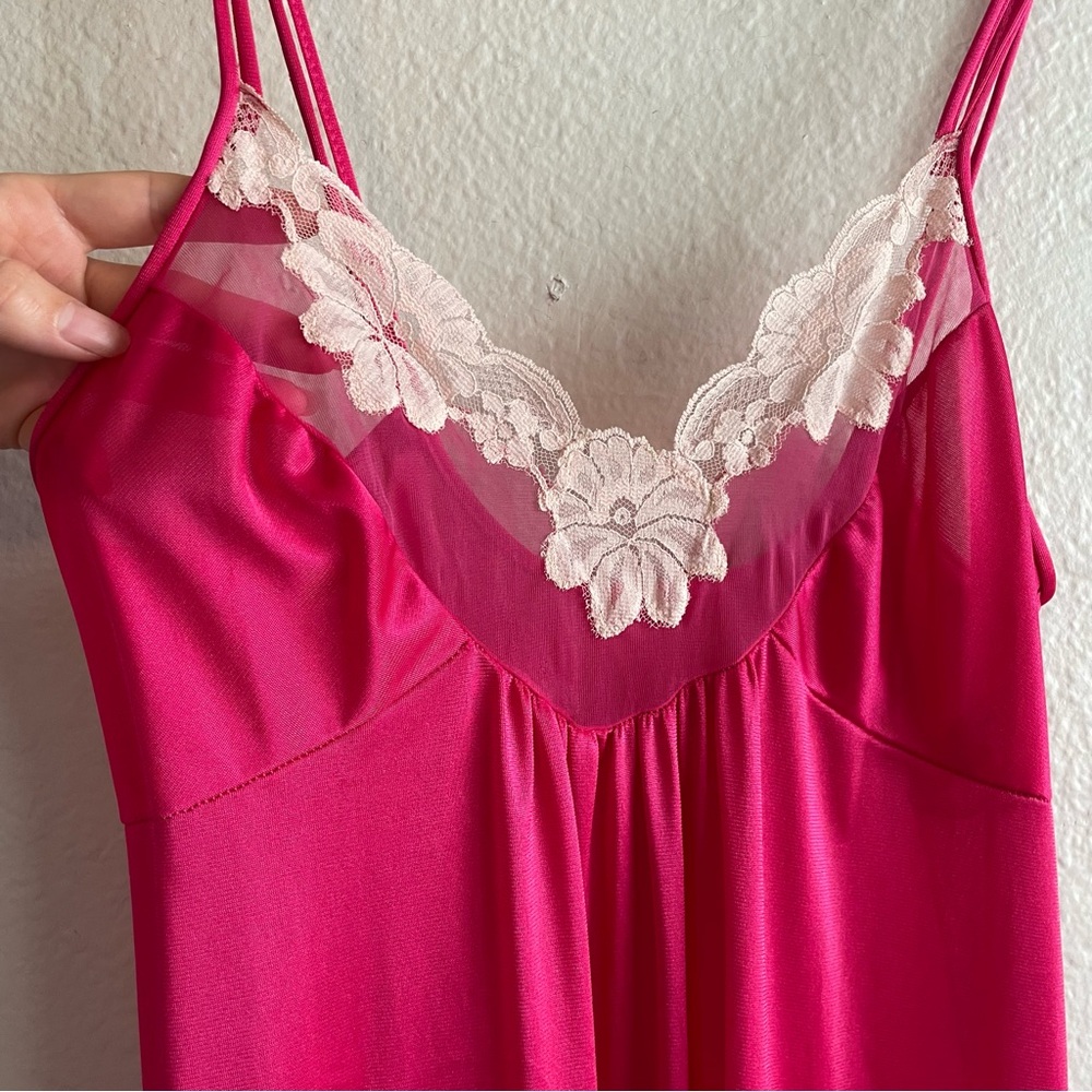 Vintage 70s pink fuchsia and lace slip